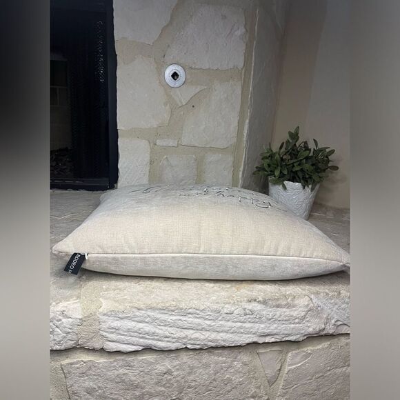 Rodeo Home accent pillow “There are so many beautiful reasons to be happy” - Picture 4 of 5